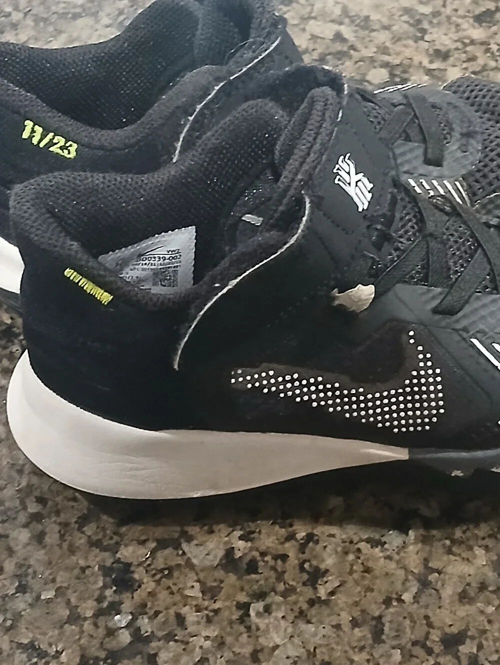 Nike Kyrie Flytrap 5 Low Black Cool Grey Kids Size: 12C
